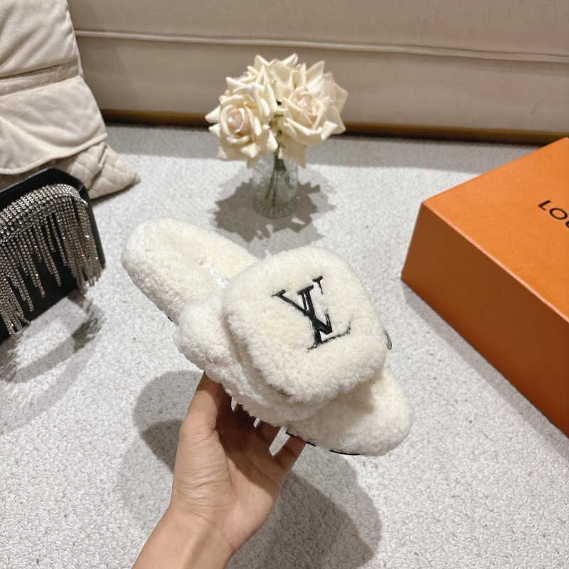 l0vis Vvtt0n slippers